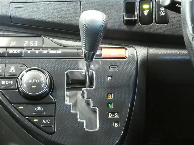 totota isis dashpanel view