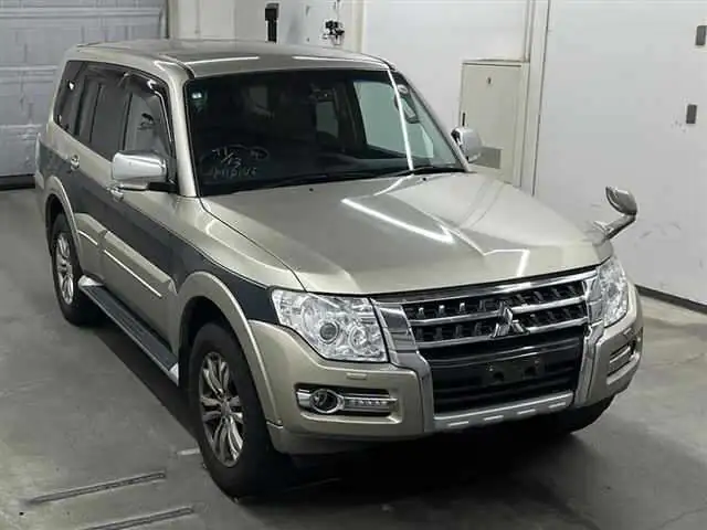 buy Diesel 2017 model LWB Pajero for Botswana