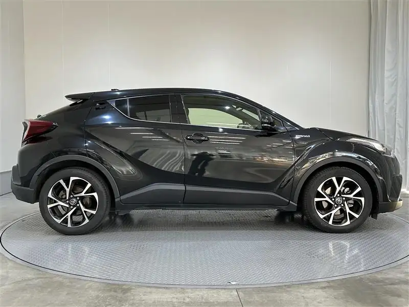 2019 Toyota C-HR Hybrid for Export from Japan