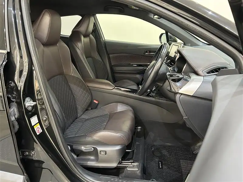 2019 Toyota C-HR Hybrid for Export from Japan