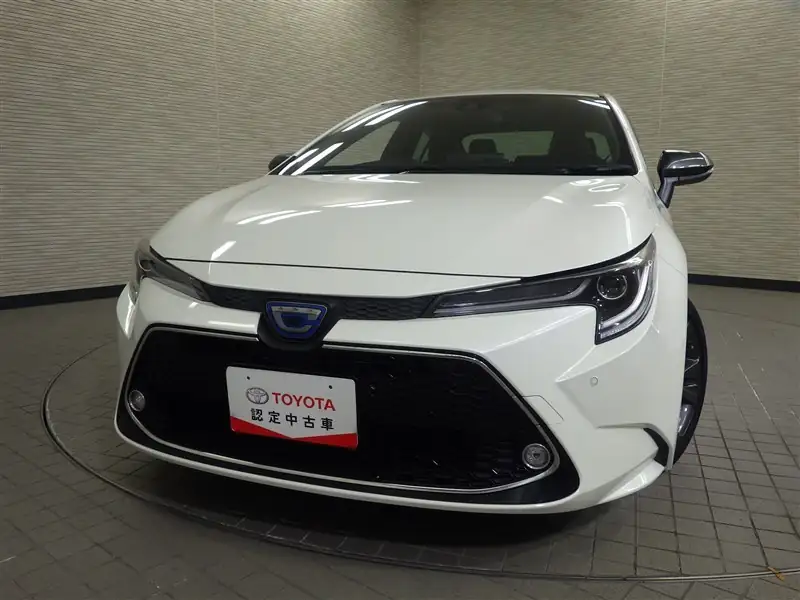 corolla-sedan-hybrid 2021 1.8L front view