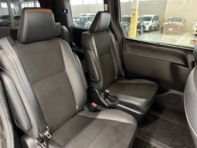 Noah 2017 Interior seats view