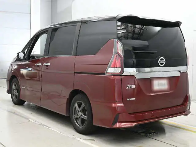 Nissan Serena GFC27 rear three-quarter view