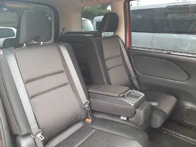 Nissan Serena GFC27 interior view